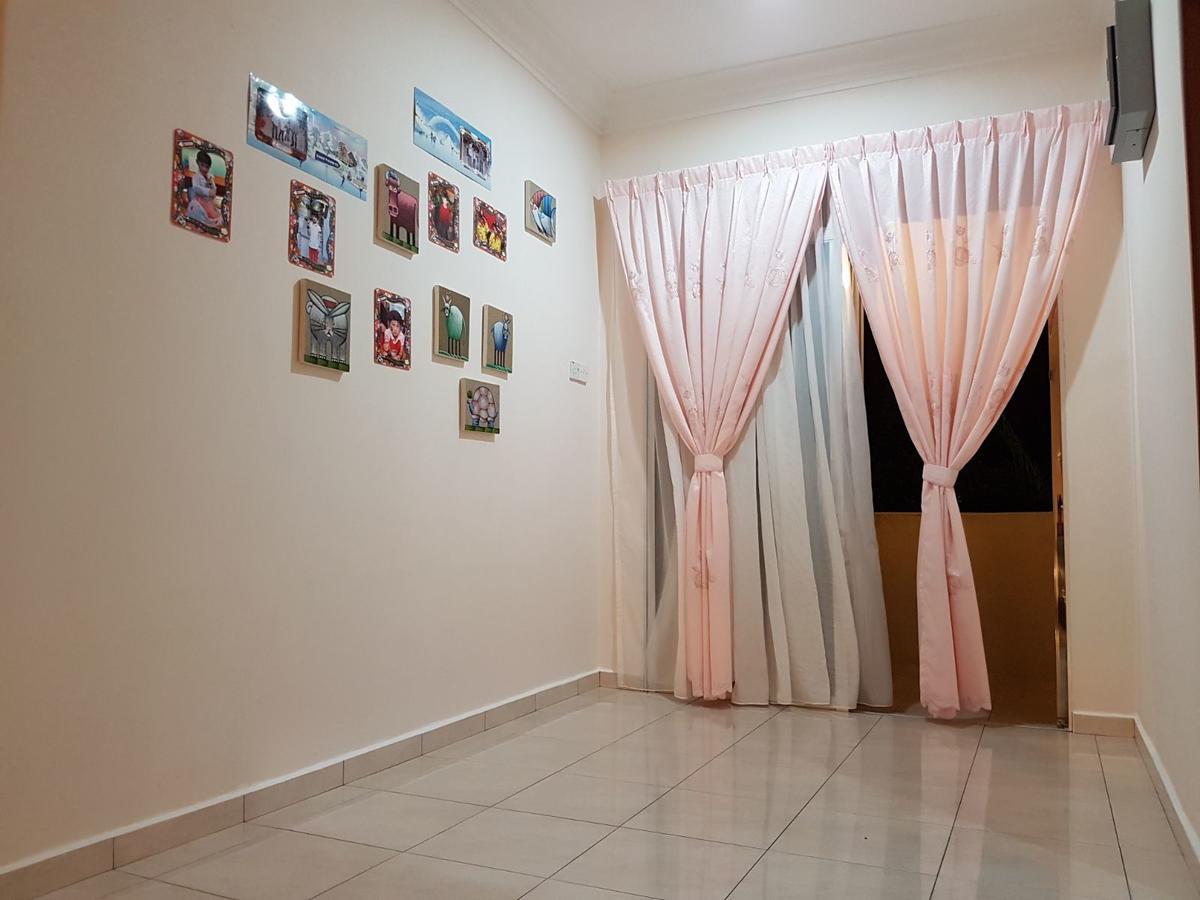 Big Garden Homestay Пантай Ремис Экстерьер фото